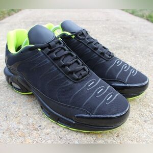 Men's Black/Neon Green Athletic Sneaker Sz 11.5-12 (EU 45)